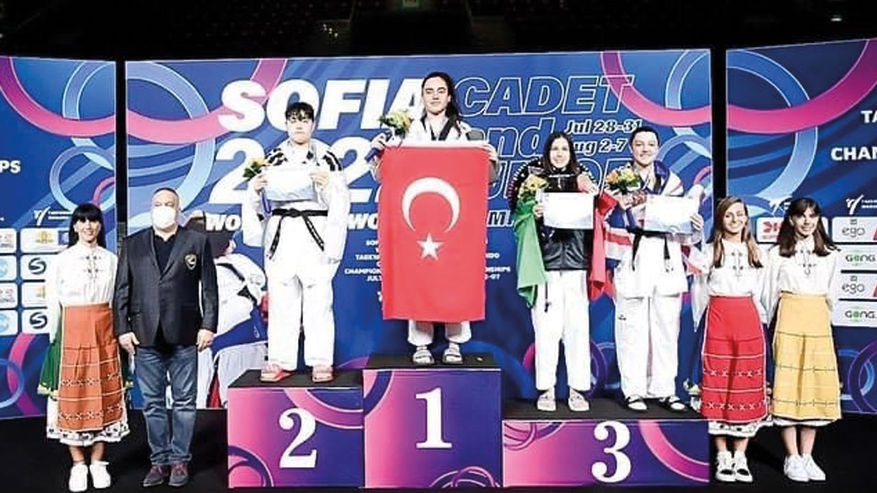 Sude Yaren Uzunçavdar büyük başarı: Dünya şampiyonu oldu