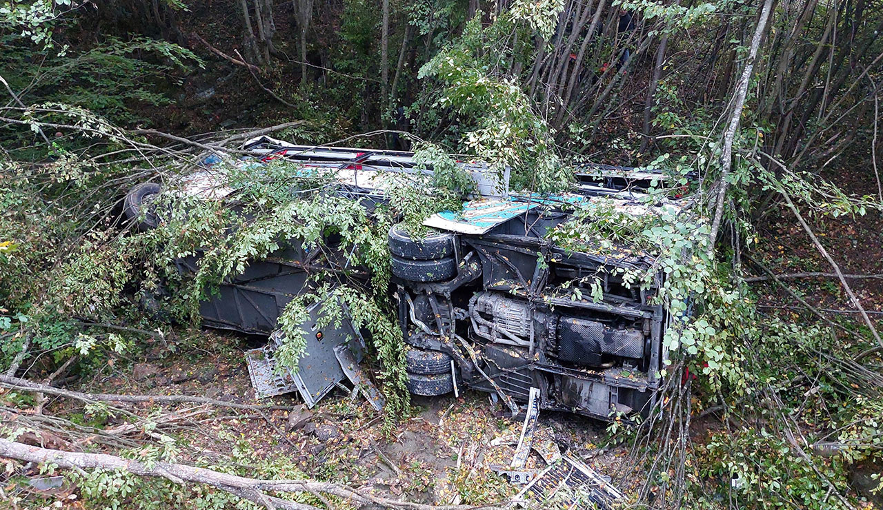 Samsun'da yolcu otobüsü dereye yuvarlandı: Ölü ve yaralılar var