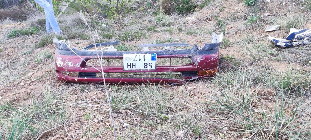 Sivas'ta feci kaza! Otomobil yoldan çıktı, ölü ve yaralılar var