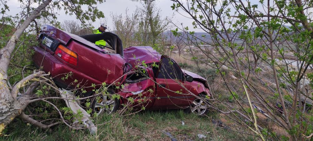 Sivas'ta feci kaza! Otomobil yoldan çıktı, ölü ve yaralılar var