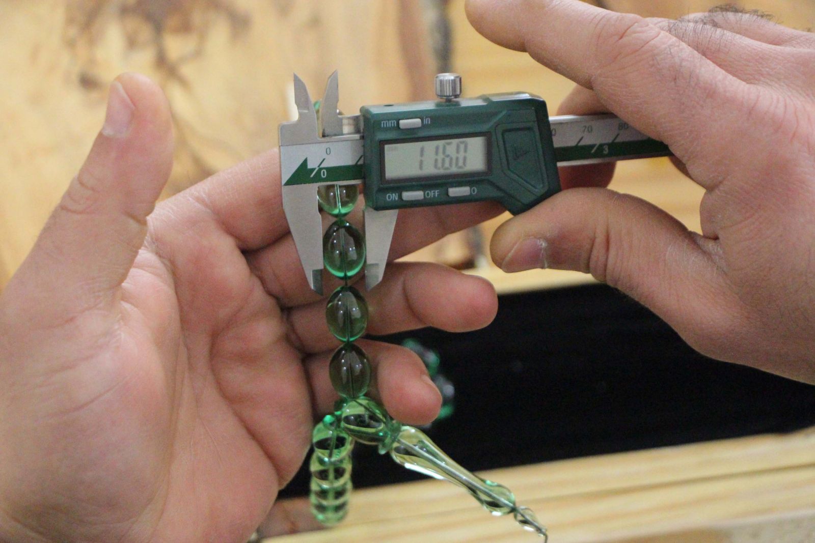 Evinde yaptığı tespihi 10 bin liraya sattı