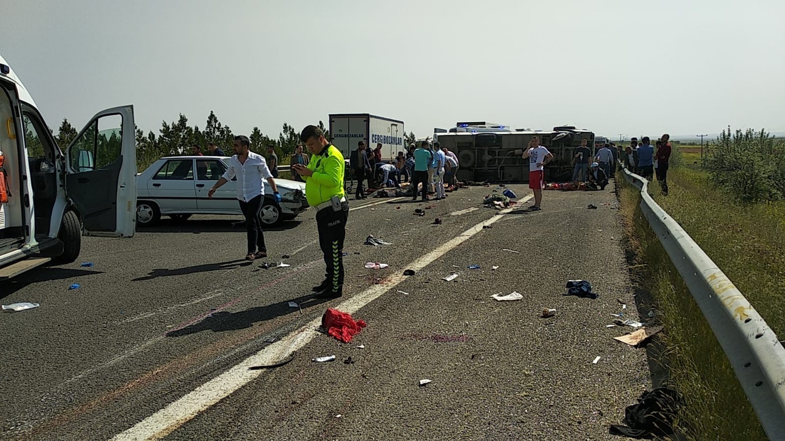 1 Mayıs kutlamalarına giden işçileri taşıyan otobüs devrildi: 5 ölü, 14 yaralı