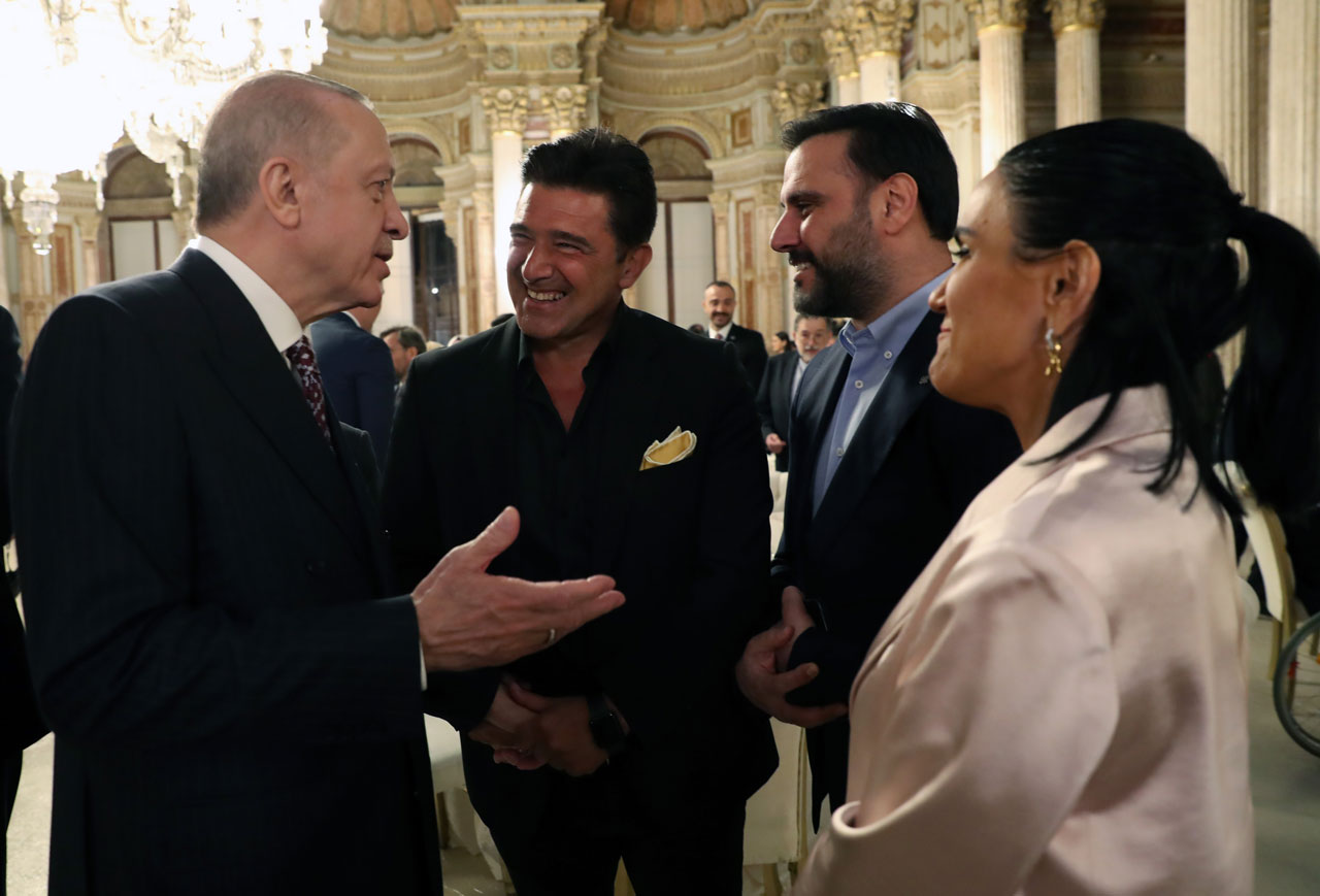 Erdoğan'la iftar yaptığı için eleştirilen sanatçılar konuştu: Biz devletin iftarına katıldık