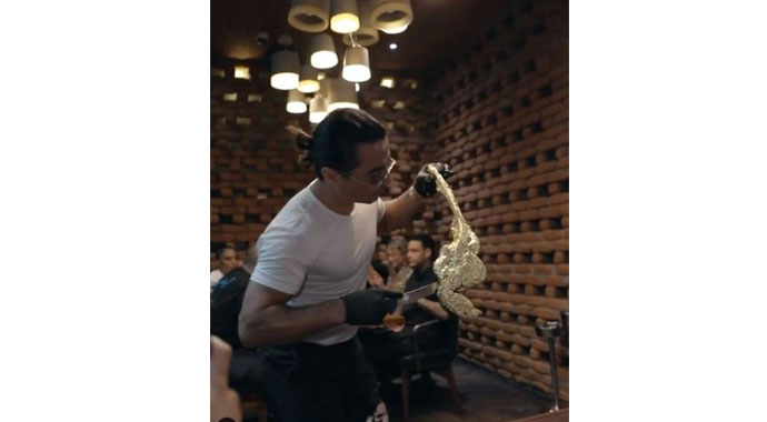 Nusr-Et'te yediği et başına iş açtı! Dortmund'un genç yıldızı Sancho yerden yere vuruluyor Nusr-Et'te yediği et başına iş açtı! Dortmund'un genç yıldızı Sancho yerden yere vuruluyor