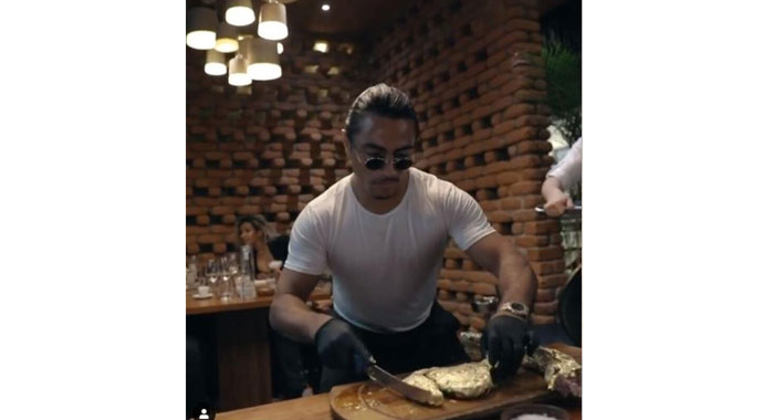 Nusr-Et'te yediği et başına iş açtı! Dortmund'un genç yıldızı Sancho yerden yere vuruluyor Nusr-Et'te yediği et başına iş açtı! Dortmund'un genç yıldızı Sancho yerden yere vuruluyor