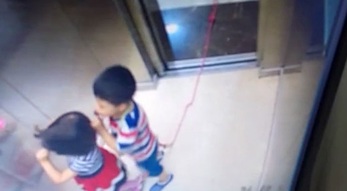 Asansörde faciadan kıl payı dönüldü