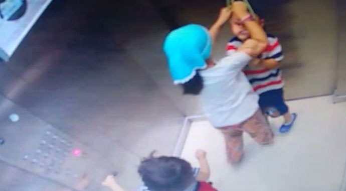 Asansörde faciadan kıl payı dönüldü