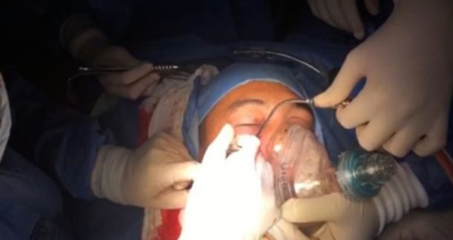 Askerin kafatasına el bombası saplandı