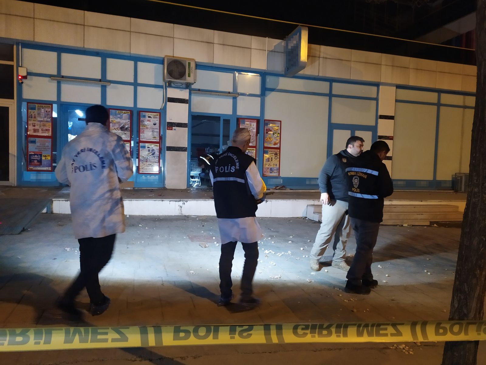 Arnavutköy'de markete EYP'li saldırı