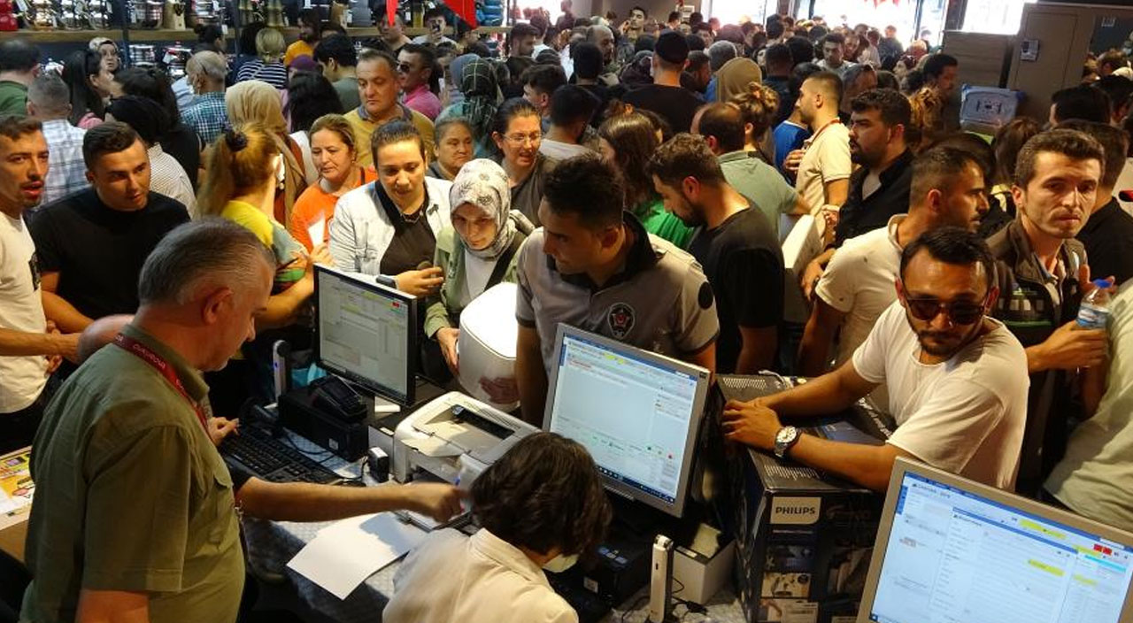 Ordu’da indirim izdihamı: Silah zoruyla elindeki telefonu aldı