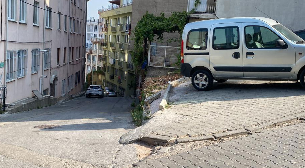 Faciadan kıl payı dönüldü: Kontrolden çıkan minibüsü kadınlar durdurdu