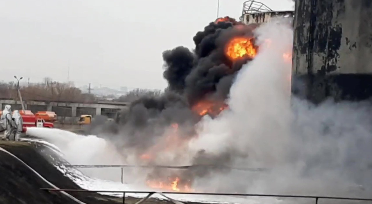 Ukrayna ordusu Rusya'daki petrol tesisini vurdu