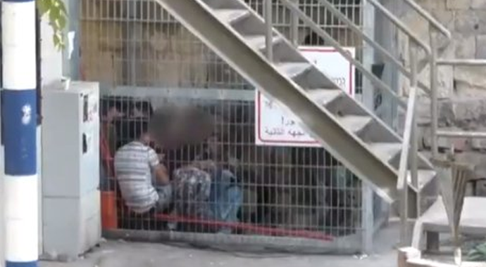 İşgalci İsrail'in çocuk toplama kampı görüntülendi