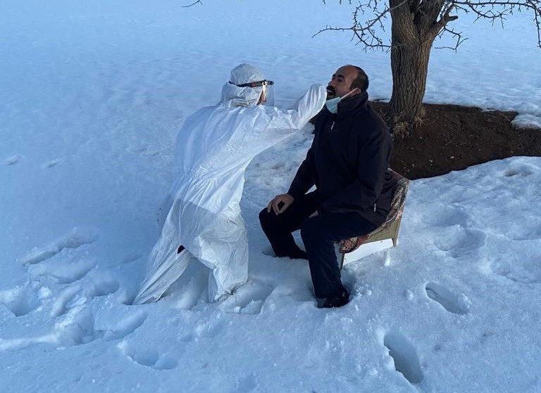 Sağlık çalışanlarının 2 bin 400 rakımda aşı çalışması