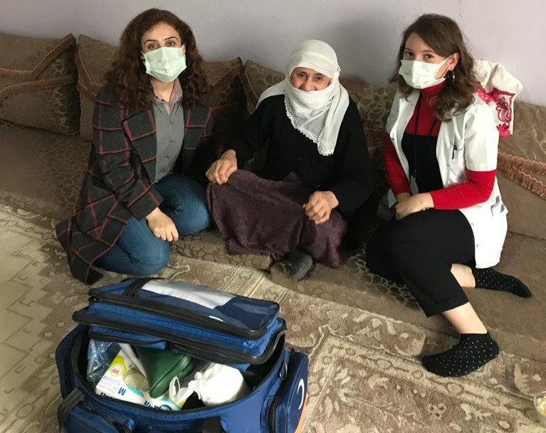 Sağlık çalışanlarının 2 bin 400 rakımda aşı çalışması