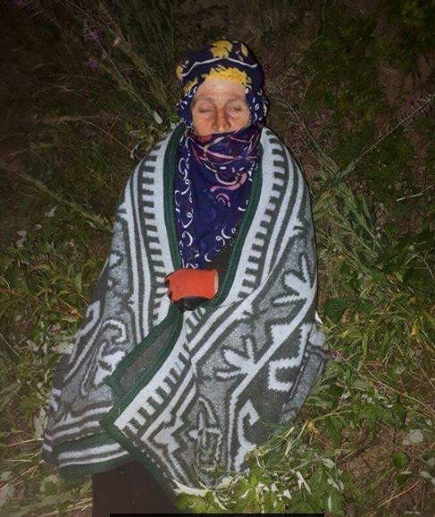 Sabaha kadar ineğinin başında böyle bekledi