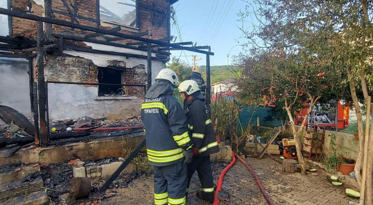 Kombi patladı, ev alevlere teslim oldu