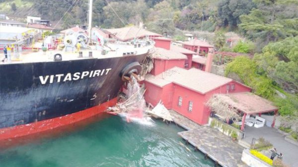 Hekimbaşı Salih Efendi Yalısı'na çarpan gemi Türkiye'den ayrıldı