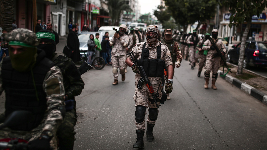 Hamas'ın kuruluş yıl dönümünde askerî geçit töreni düzenlendi