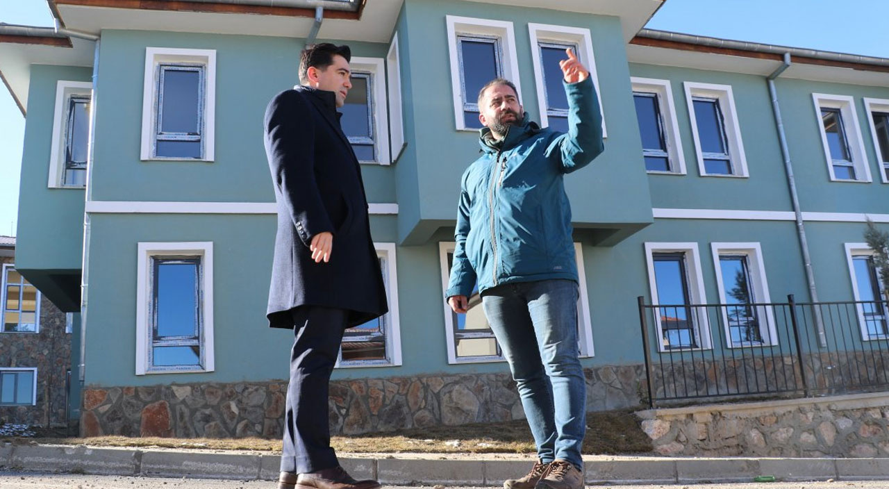 Göl manzaralı TOKİ evleri depremzedelere teslim edildi Göl manzaralı TOKİ evleri depremzedelere teslim edildi