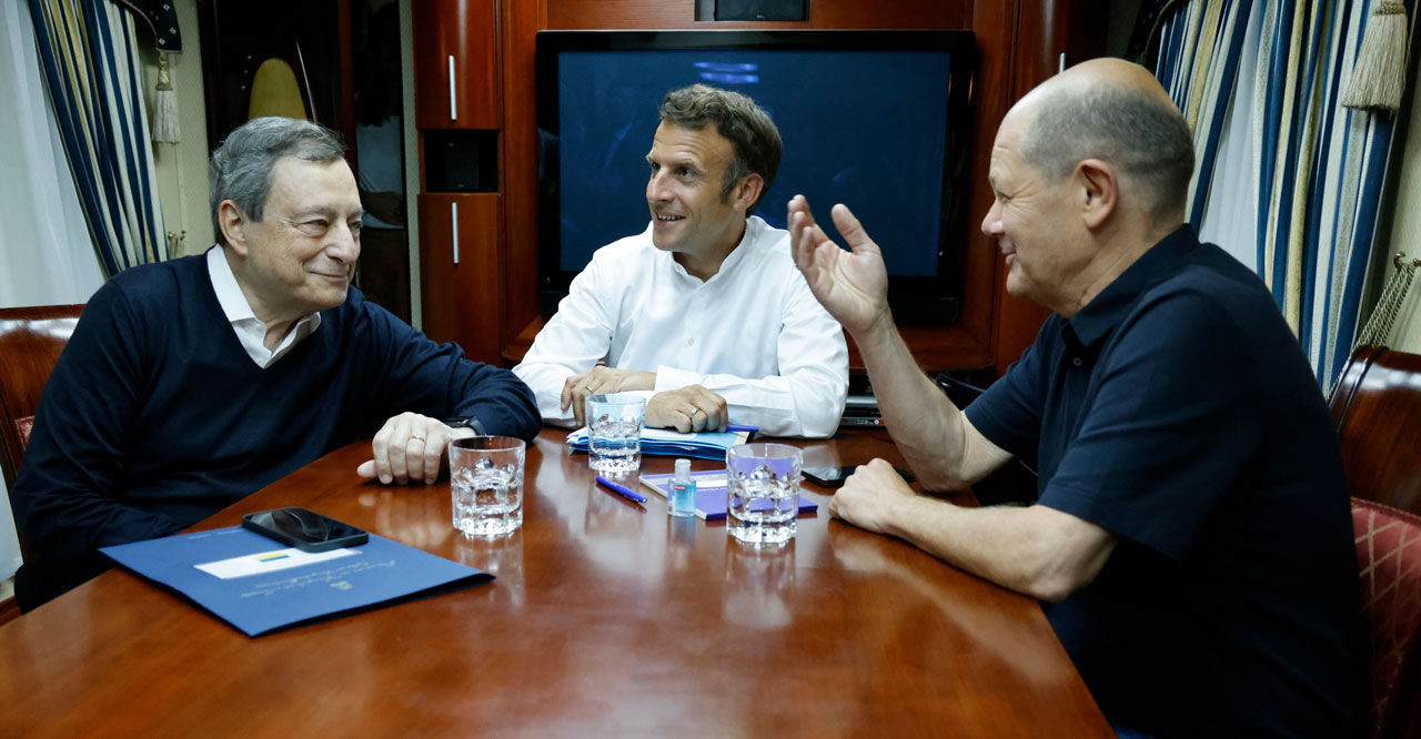 Macron'dan tren diplomasisi