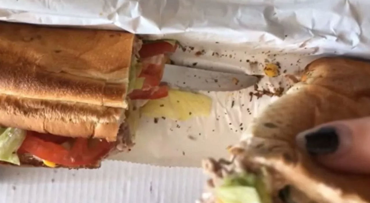 Satın aldığı sandviçin içine bakan hamile kadın hayatının şokunu yaşadı