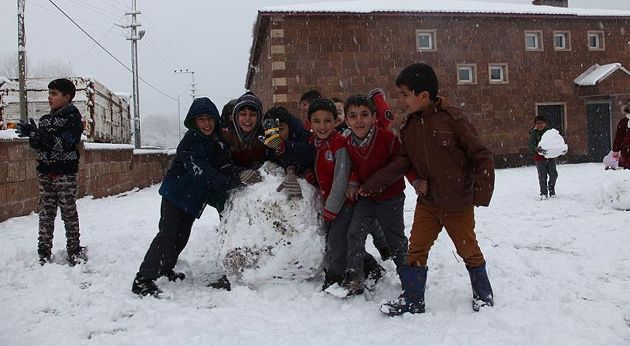 Kar yağışı nedeniyle 12 ilde eğitime ara verildi