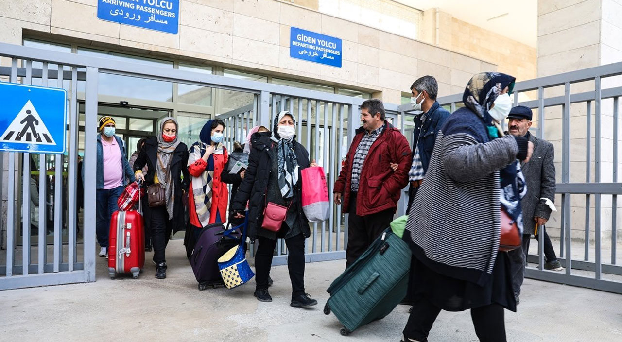 İranlılar indirim günler için Van’a akın etti