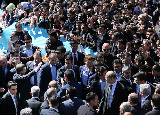 Başbakan Davutoğlu Diyarbakır'da