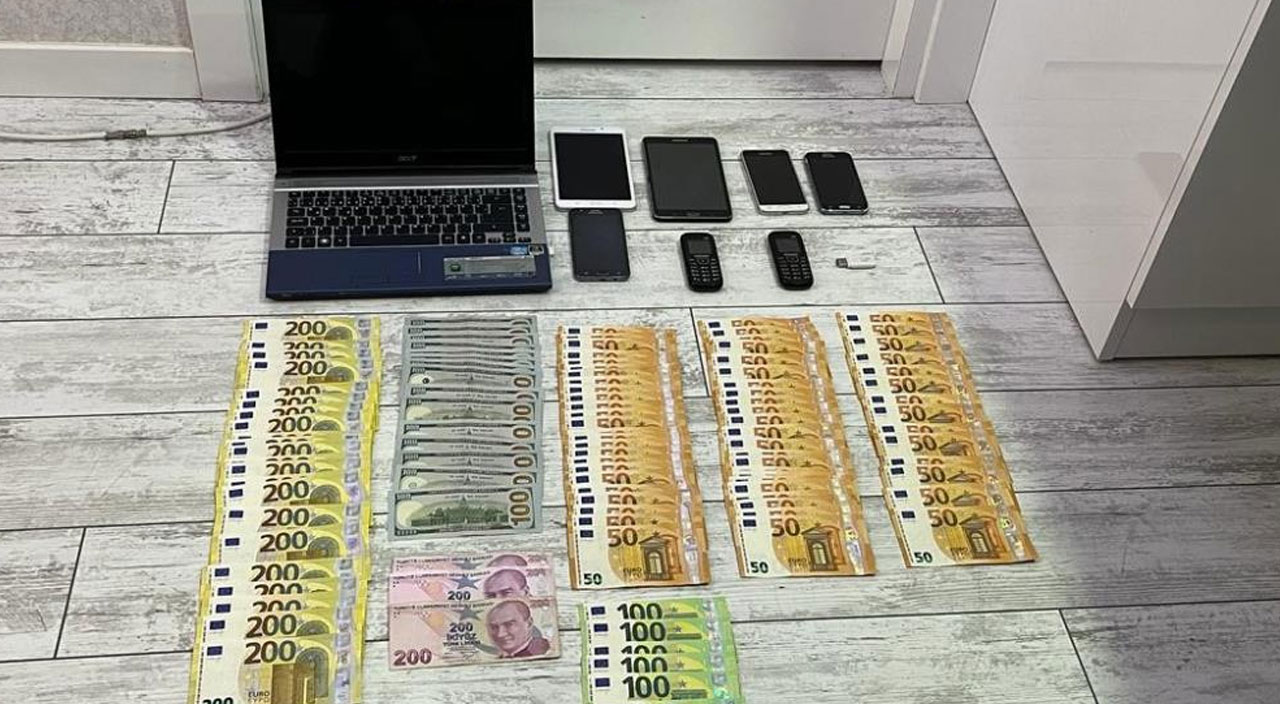 FETÖ'nün Hava Kuvvetleri sorumlusu saklandığı evde yakalandı FETÖ'nün Hava Kuvvetleri sorumlusu saklandığı evde yakalandı