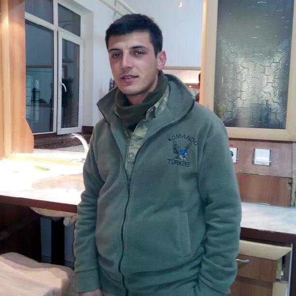 Sivas'ta asker taşıyan araç devrildi: 1 şehit