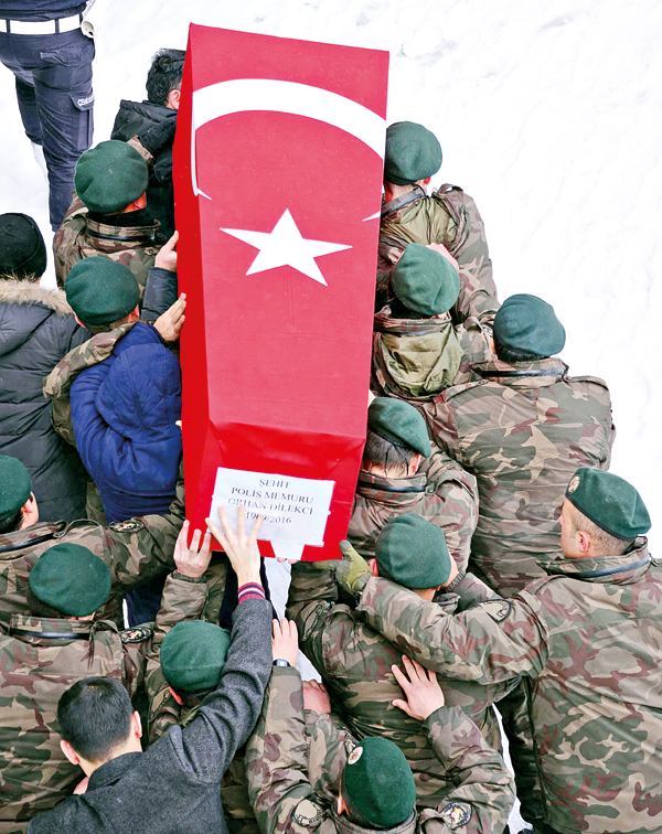 4 acılı eş 8 yetim bıraktılar! 4 acılı eş 8 yetim bıraktılar!