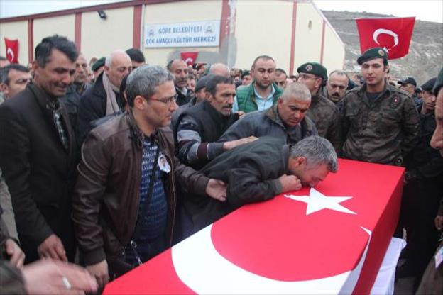 Şehit babası, oğlunu vuran teröristin fotoğrafını paylaştı