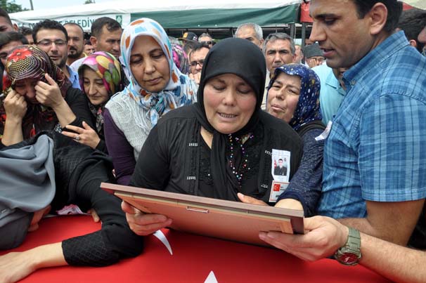 Şehit annesi: Ağlayıp da sevindirmeyeceğim o tarla farelerini