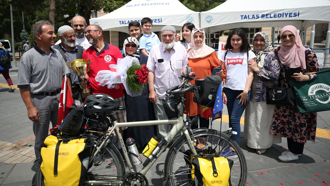 15 Temmuz şehitleri için 20 gün pedal çevirdi