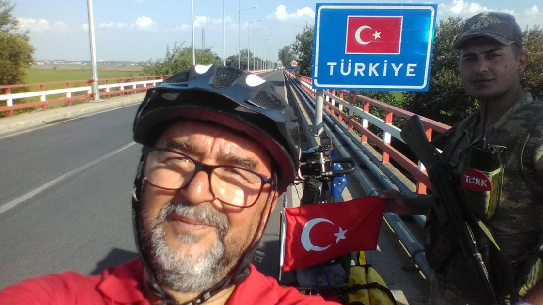 15 Temmuz şehitleri için 20 gün pedal çevirdi