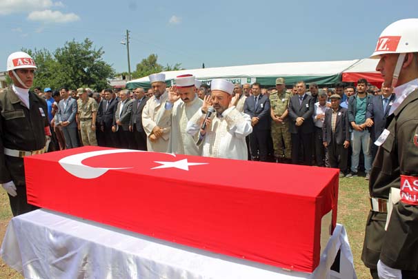 Şehit annesi: Ağlayıp da sevindirmeyeceğim o tarla farelerini