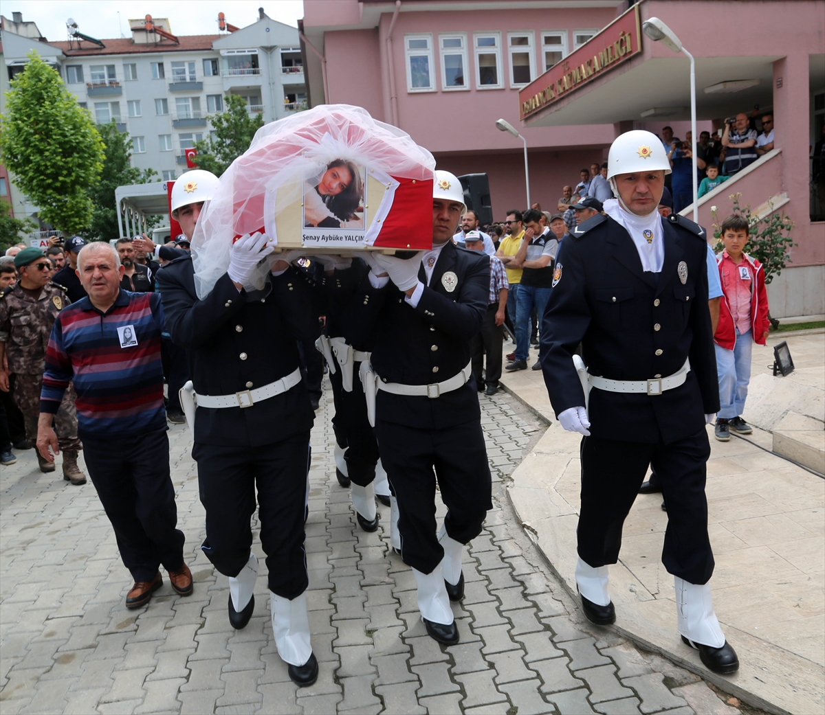 Şehit öğretmen Şenay Aybüke Yalçın'a veda
