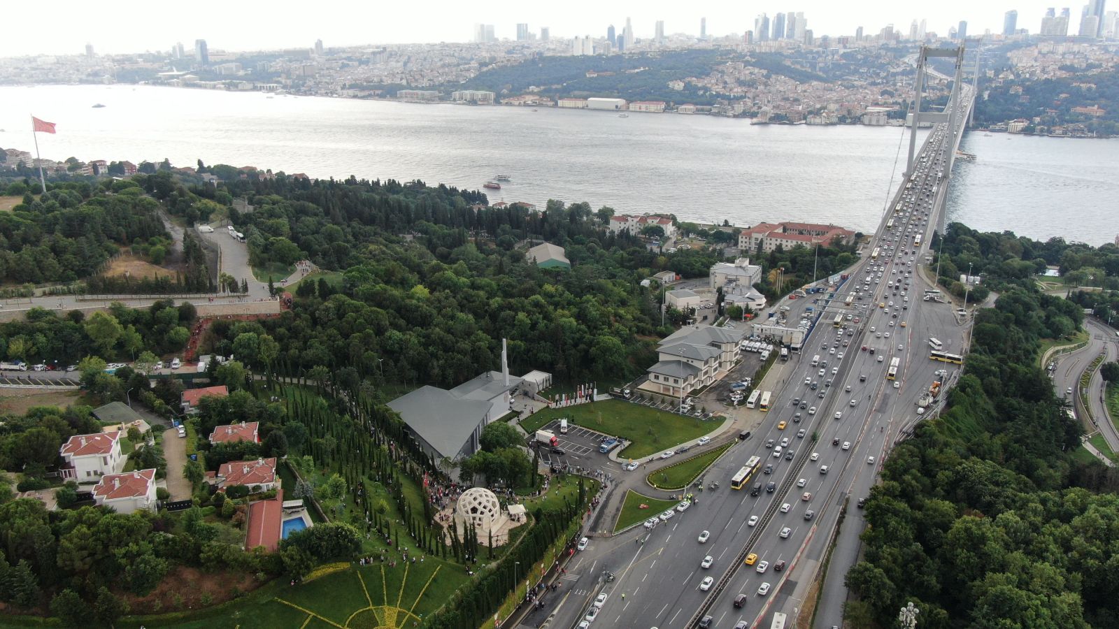 15 Temmuz Şehitler Makamı'na ziyaretçi akını