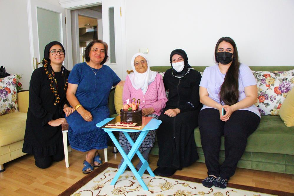 Amasyalı Şeker nine 120 yaşında Amasyalı Şeker nine 120 yaşında