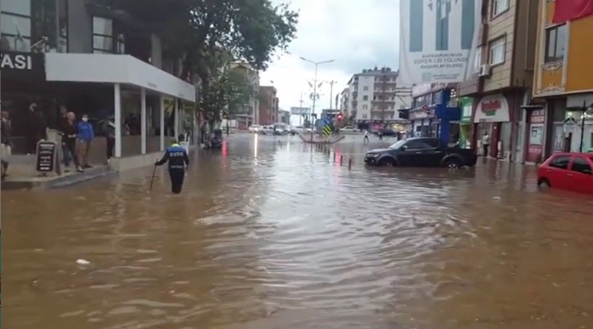Bursa'da dolu felaketi ilçede hayatı adeta felç etti