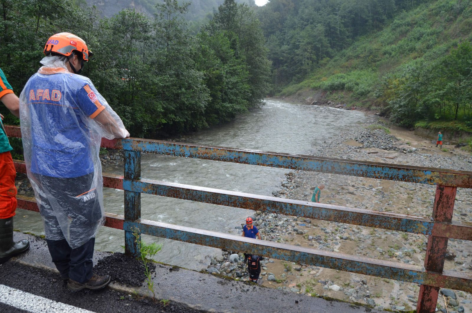 Trabzon sel felaketinde kaybolan 2 kişi için arama çalışmaları tekrar başladı