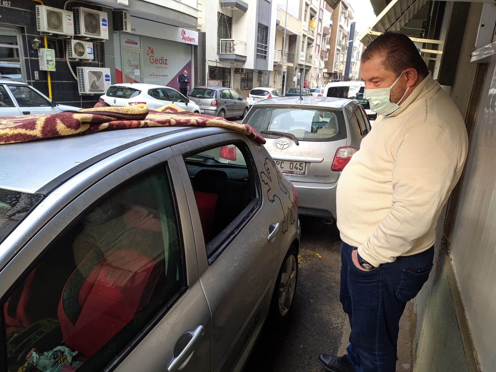 Bir 1 hafta önce aldığı arabasıyla sel sularına kapıldı