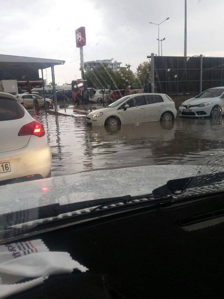 İzmir'de bu kez de yağmur çilesi