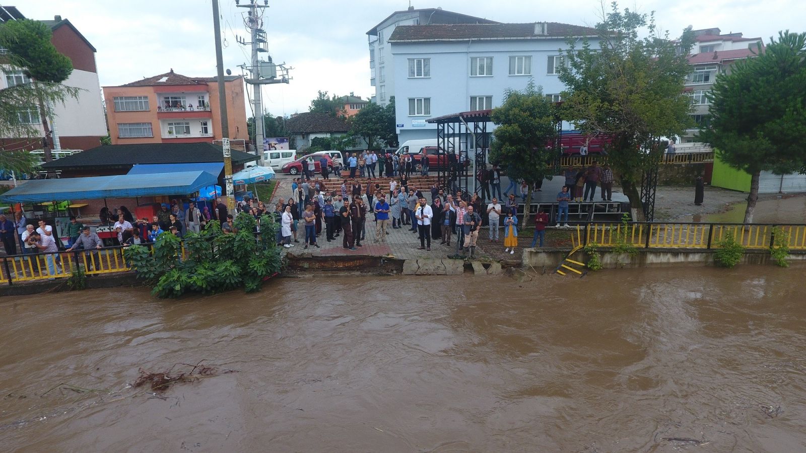 2 kişi hayatını kaybetmişti... Validen uyarı: Uzak durun!
