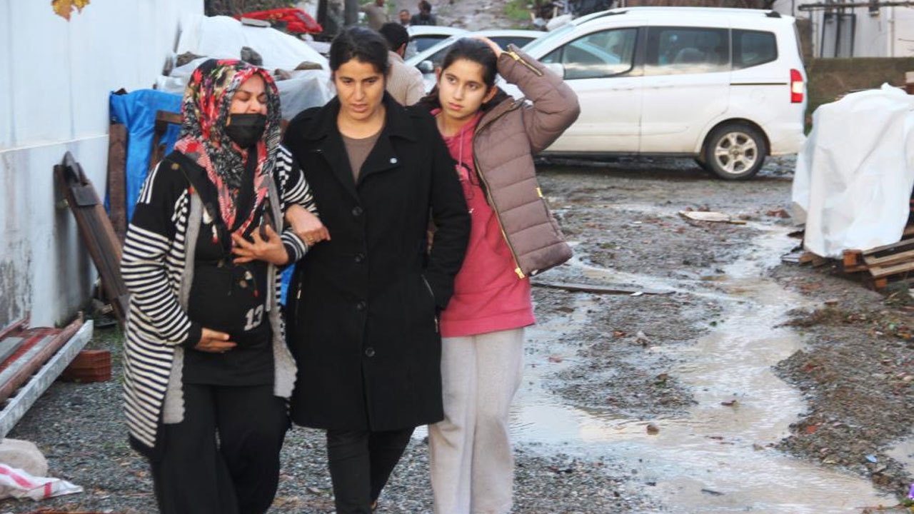 Sel Bodrum’u yıkıp geçti: Evleri su bastı, kara yolu ulaşıma kapandı