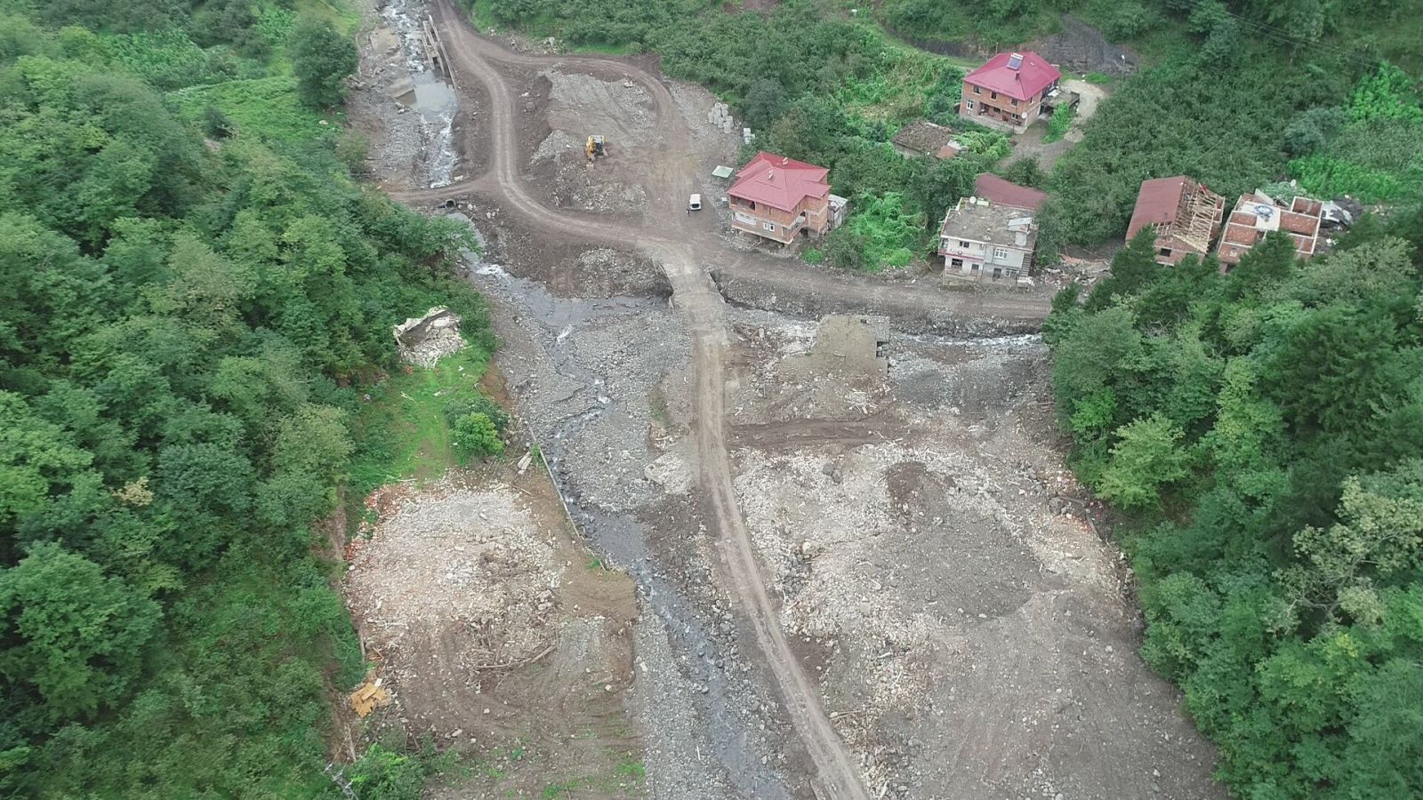 Trabzon sel felaketinde kaybolan 2 kişi için arama çalışmaları tekrar başladı