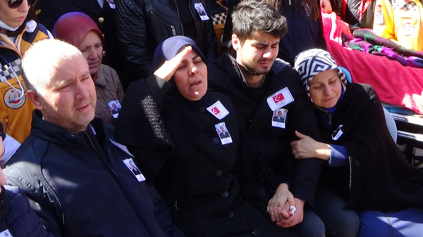 Kütahyalı şehidin annesinden asker selamıyla veda Kütahyalı şehidin annesinden asker selamıyla veda