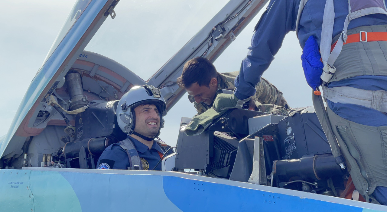 Gökyüzünde unutulmaz anlar: Selçuk Bayraktar Mig-29 ile uçtu, Akıncı TİHA eşlik etti Gökyüzünde unutulmaz anlar: Selçuk Bayraktar Mig-29 ile uçtu, Akıncı TİHA eşlik etti