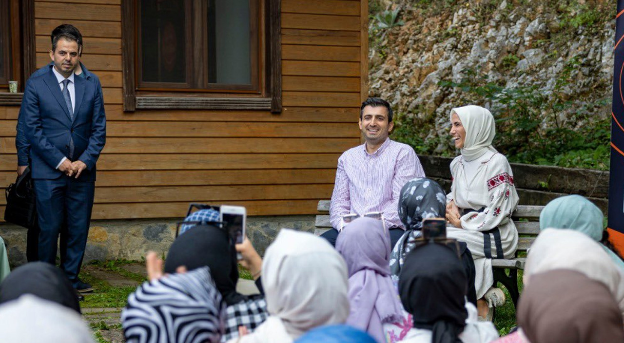Sosyal medyanın gündeminde: Selçuk Bayraktar'dan eşi Sümeyye Erdoğan'a doğum günü sürprizi Sosyal medyanın gündeminde: Selçuk Bayraktar'dan eşi Sümeyye Erdoğan'a doğum günü sürprizi